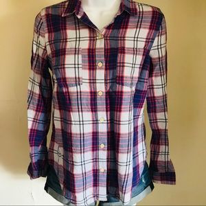 Women’s long-sleeve plaid tee